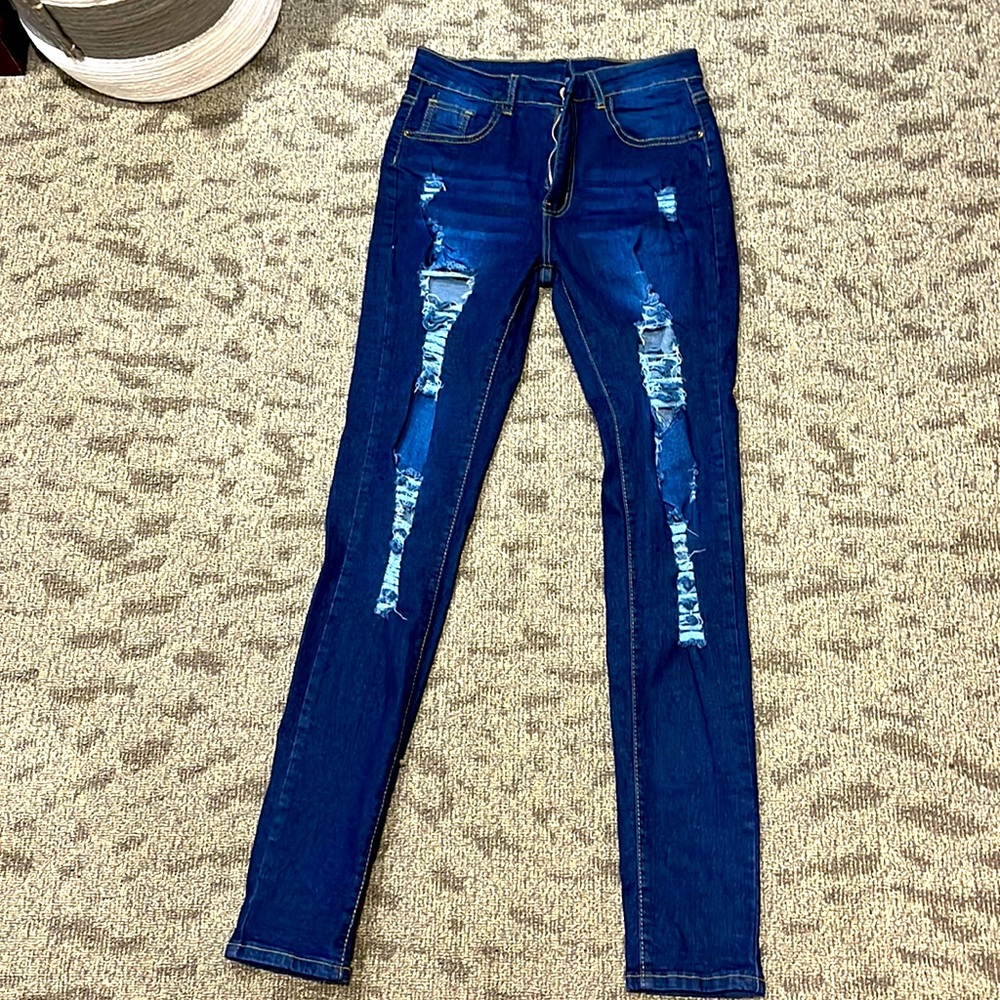 SHEIN stretch ripped jeans Sz M worn twice. No stains or markings.